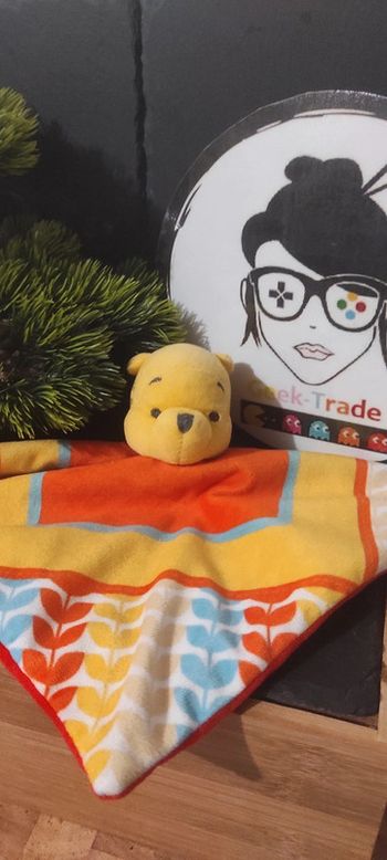 doudou winnie l'ourson nicotoy jaune orange bleu blanc tige plantes  rouge disney