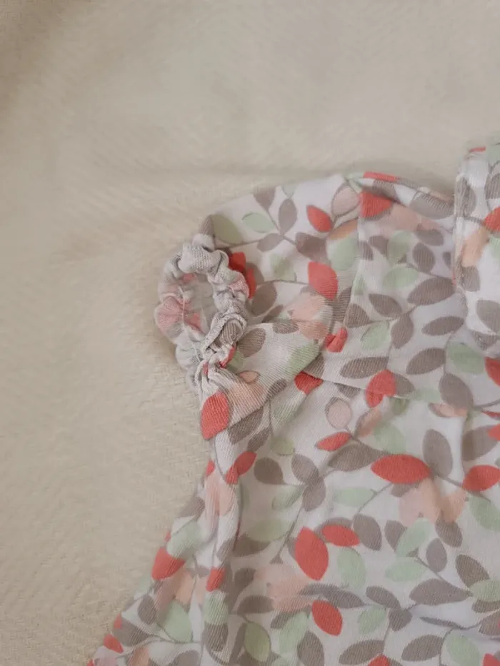 🎀 jolie petit t-shirt motif feuille taille 3 mois 🎀 - photo numéro 3