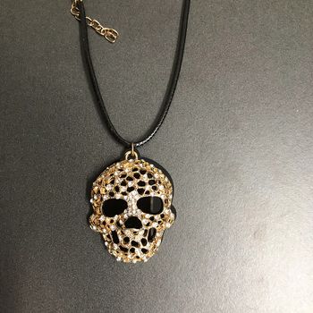 Sautoir tête de mort