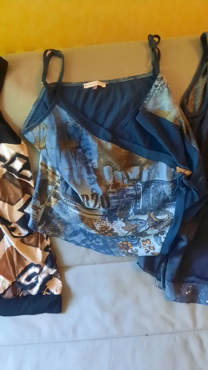 Lot de 10 hauts taille 4 - photo numéro 2