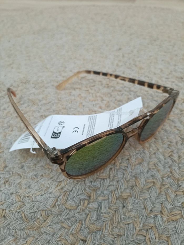 Lunettes de soleil neuves - photo numéro 6