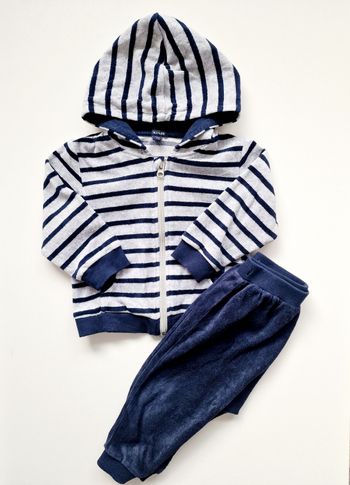 Kiabi - Ensemble training en velours - Gilet manches longues et capuche + pantalon (18 mois)