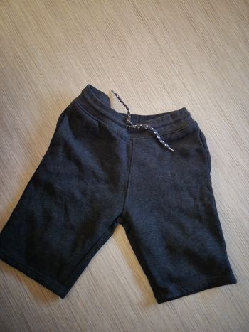 Short gris foncé