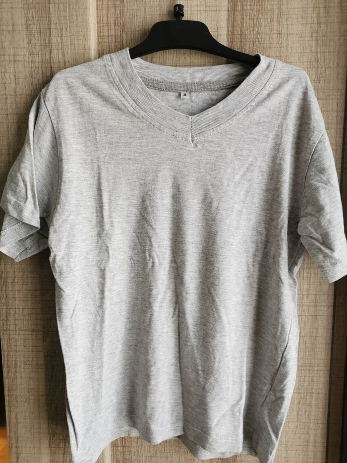 Tee-shirt garçon, 8 ans, col V