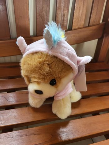 Peluche chien avec vêtement de licorne
