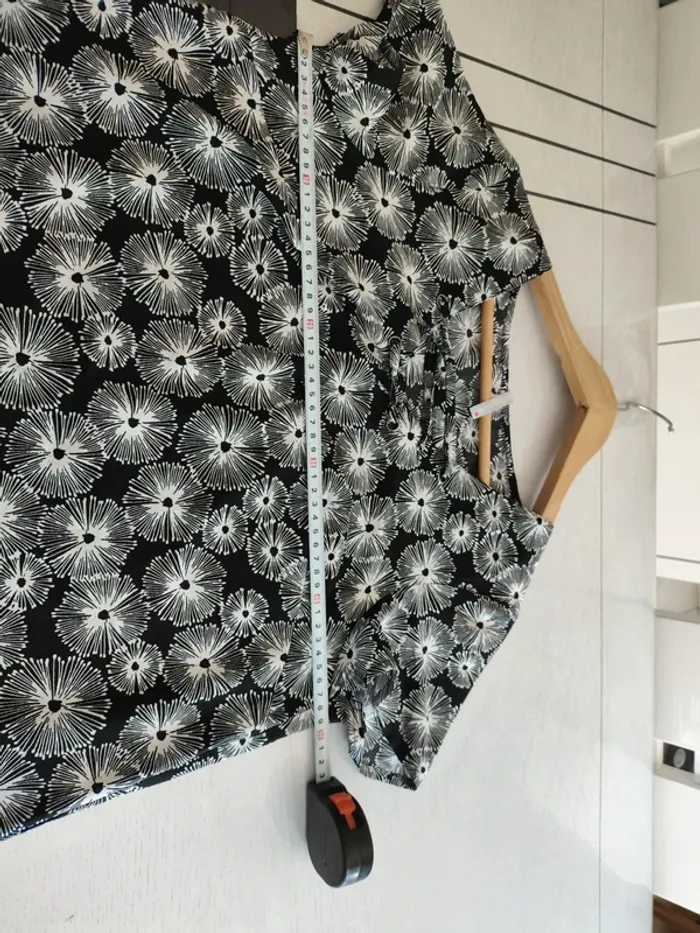 Blouse noire à motifs floraux – Taille 40 – Très bon état - photo numéro 8