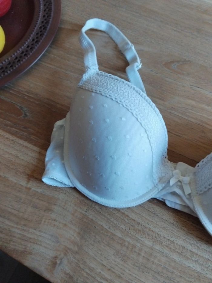 Soutien gorge blanc - photo numéro 2