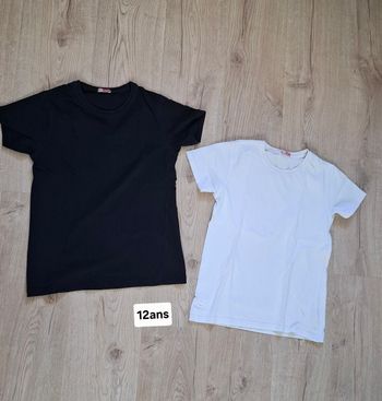 2 t-shirt unis 12ans TBE Dpam
