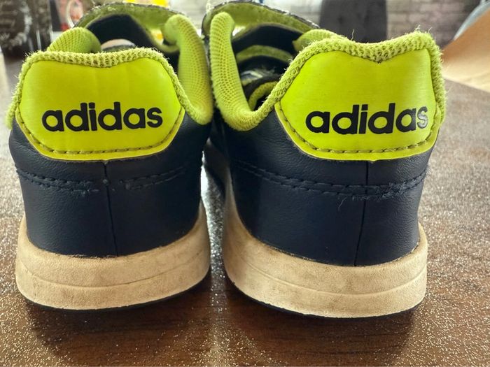 Basket enfant adidas taille 25 - photo numéro 4