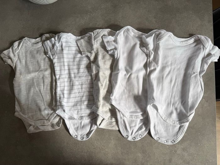 Lot de bodies - photo numéro 3