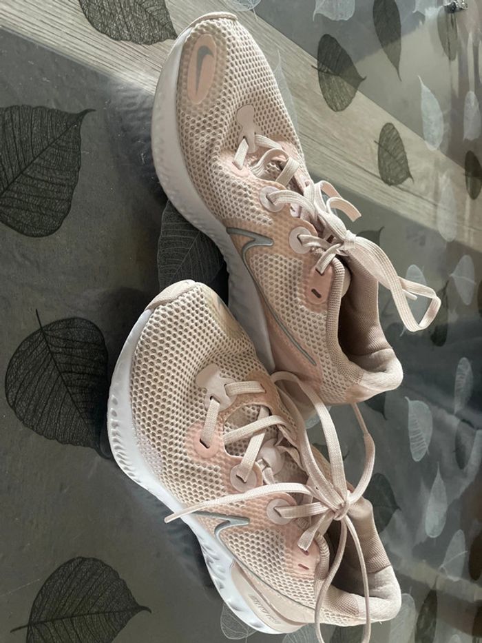 Baskets roses Nike Renew 37,5 - photo numéro 2
