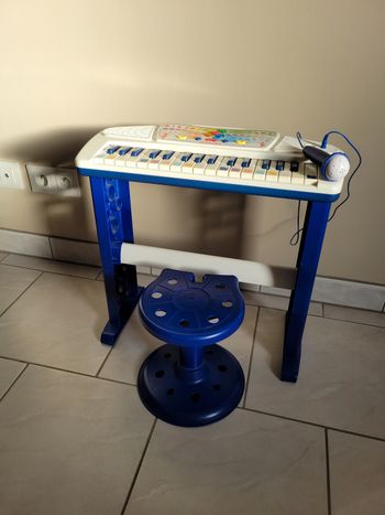 Piano avec tabouret 