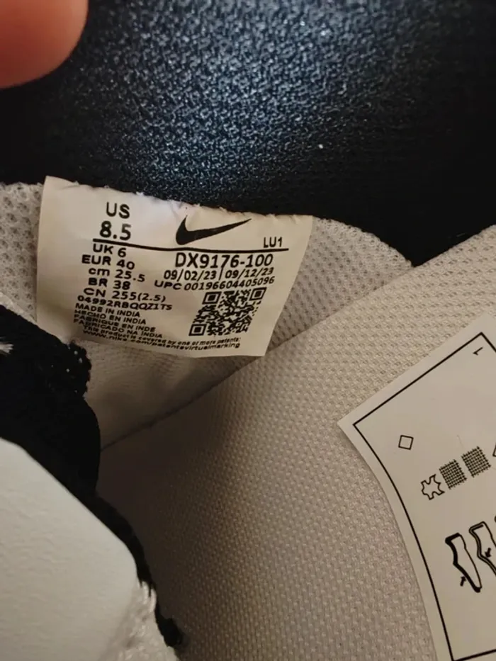 Nike Air Force Gamma Noir et Blanche neuve taille 40 - photo numéro 3
