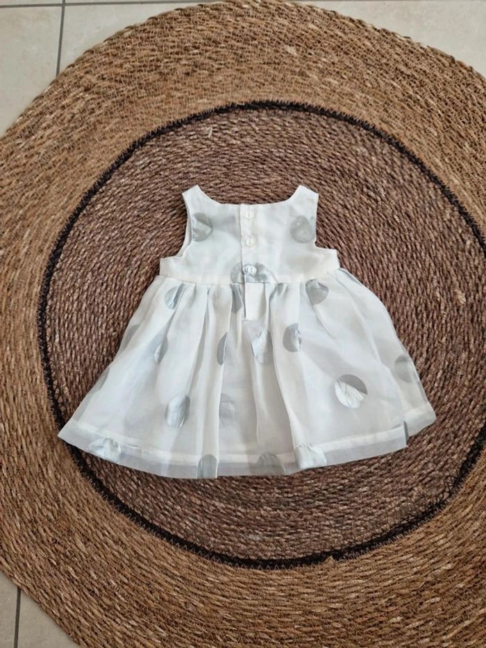 Jolie robe de cérémonie Kiabi taille 1 mois - photo numéro 2