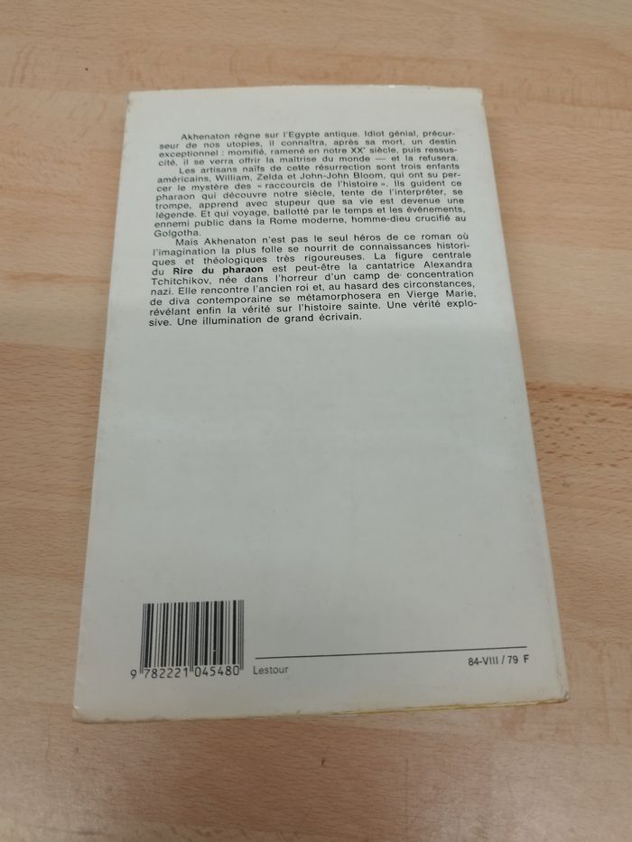 FRANÇOIS COUPRY

LE RIRE DU PHARAON

roman - photo numéro 2