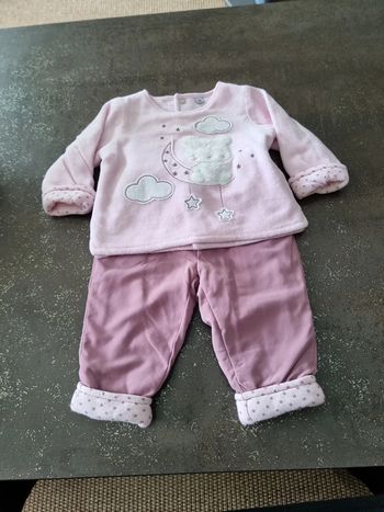Ensemble Pull + pantalon en 3 mois