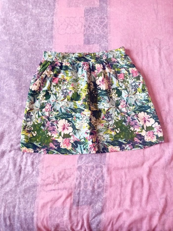 Jupe taille 34 à fleur verte
