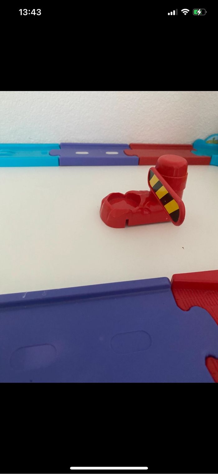 Circuit train tut tut bolides + train Ruben et la citerne Vtech - photo numéro 7