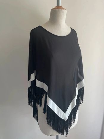 Poncho noir habillé Sandro Ferrone – finition contrastée élégante