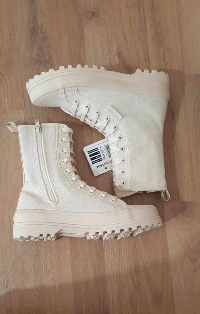 Bottines Superga beige/écru neuves jamais portées dans leur boîte d'origine taille 38 - photo numéro 3