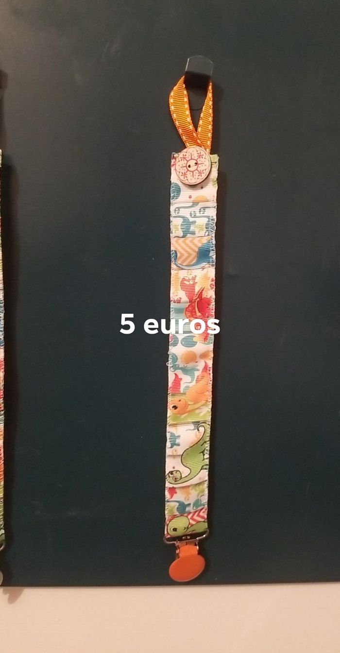 Attache tétines dinosaure - photo numéro 3