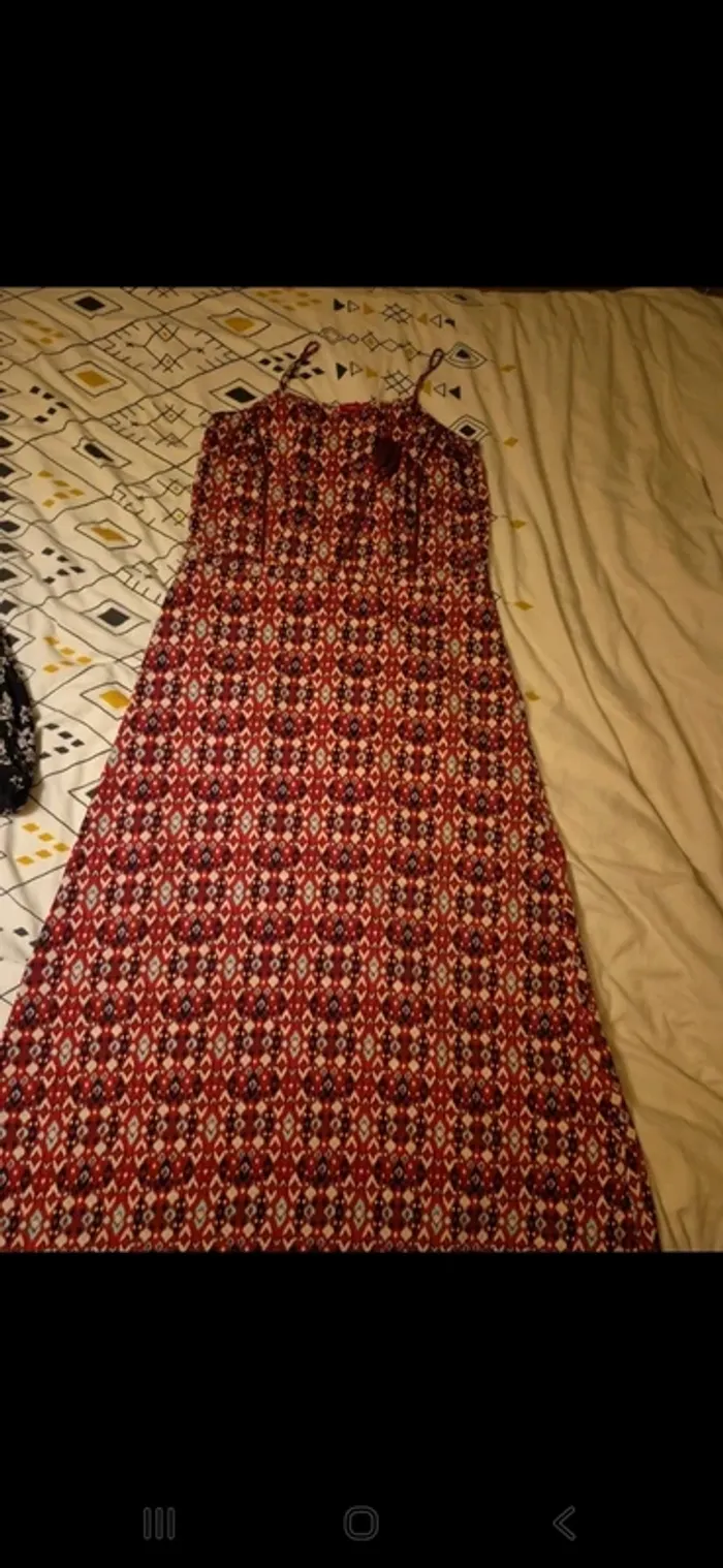 Lot de 12 vêtements taille 44 avec un peu 46