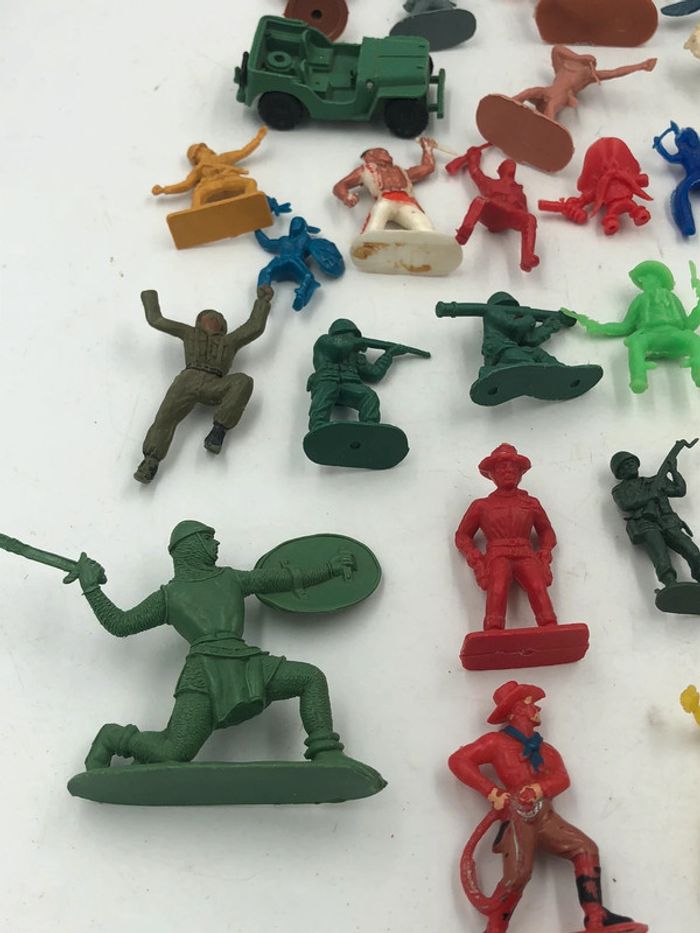 Lot de 33 figurines Soldats divers - photo numéro 9