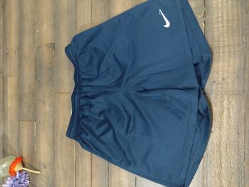 Bermuda de sport Nike bleu marine garçon 12-13 ans – Très bon état