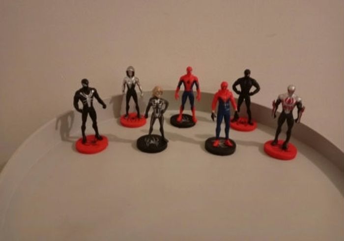Lot de 7 figurines Marvel