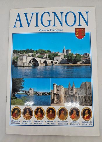 "Avignon".
32 pages.
ISBN : 978.2.84293.020.2