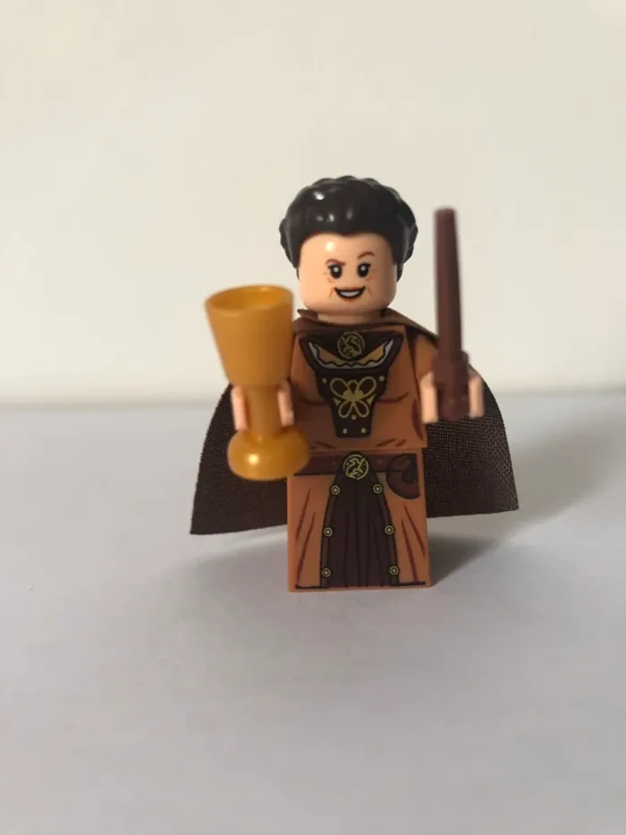 Figurine type lego les 4 fondateurs de Poudlard. Harry Potter - photo numéro 4