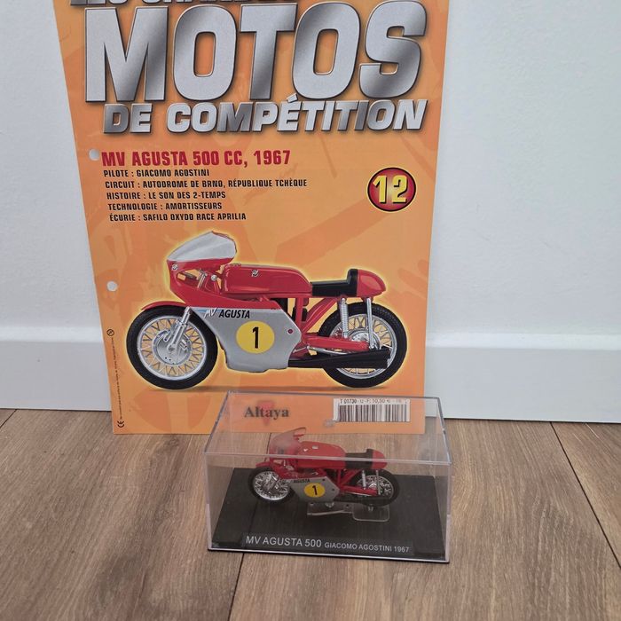 Moto 1:24 avec socle, vitrine et fascicule - photo numéro 3