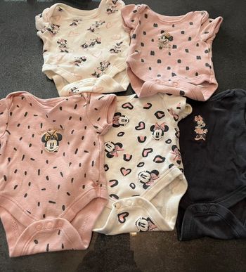 Lot de 9 bodys taille naissance Disney