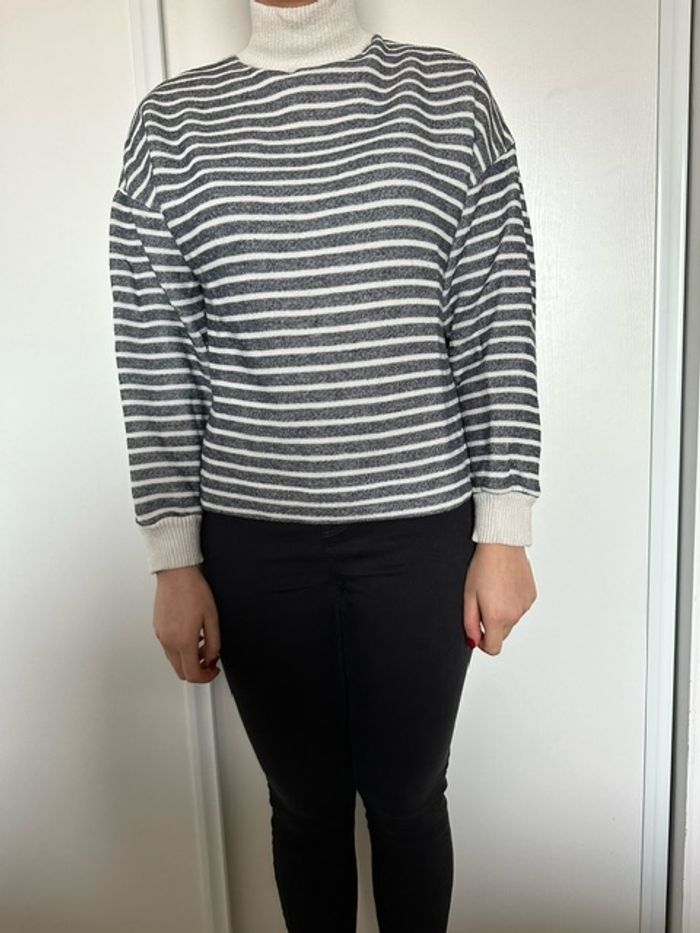 PULL/SWEAT ZARA Rayé Gris/ Blanc Cassé.