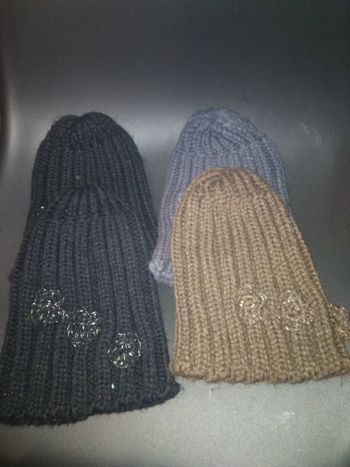 Lot 4 bonnets fille neuf