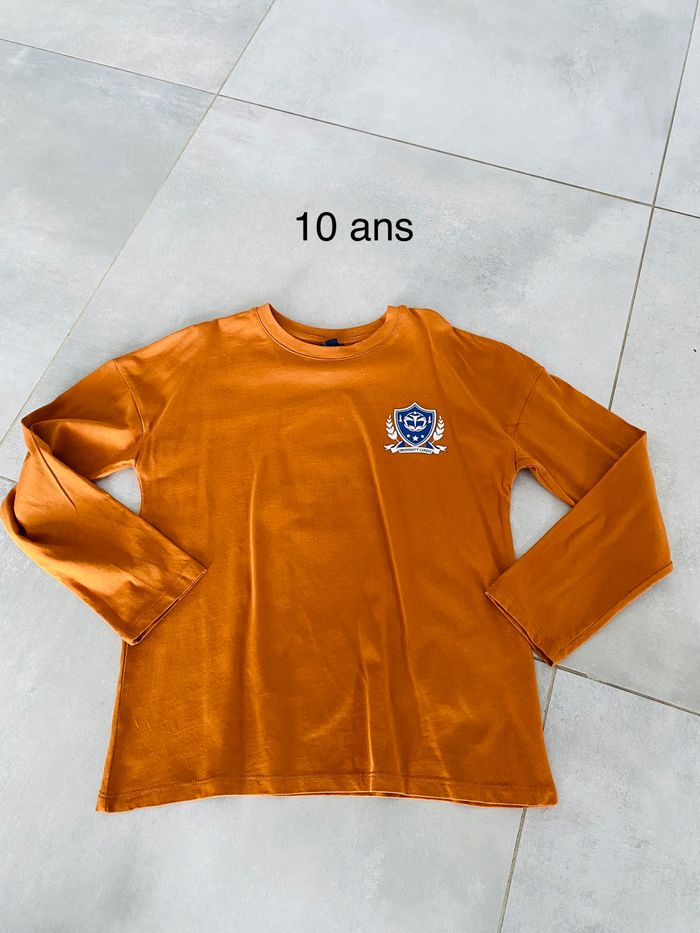Tee shirt moutarde / ocre 10 ans neuf