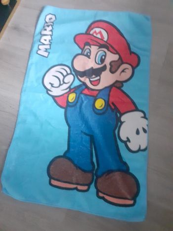 Petite serviette de plage mario