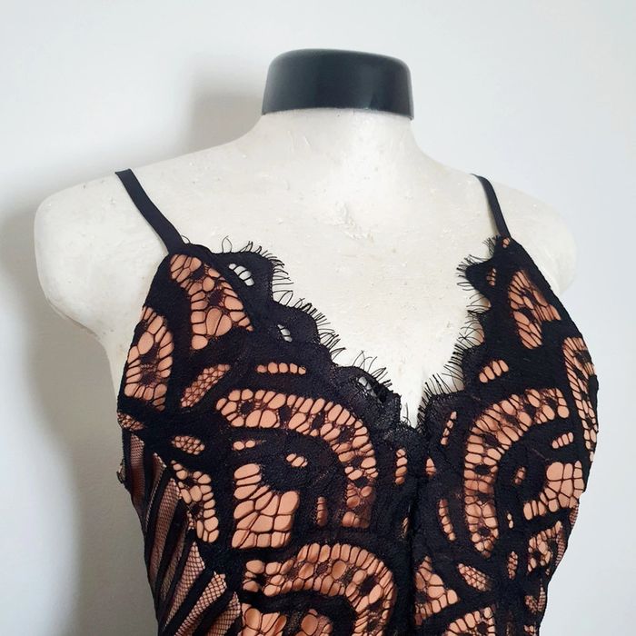 Robe  couleur pêche & dentelle noire (étiquette L) - photo numéro 6
