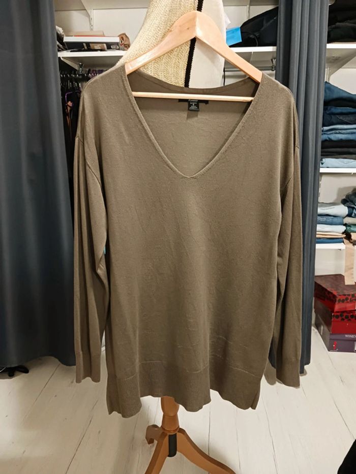 Pull kaki fin oversize