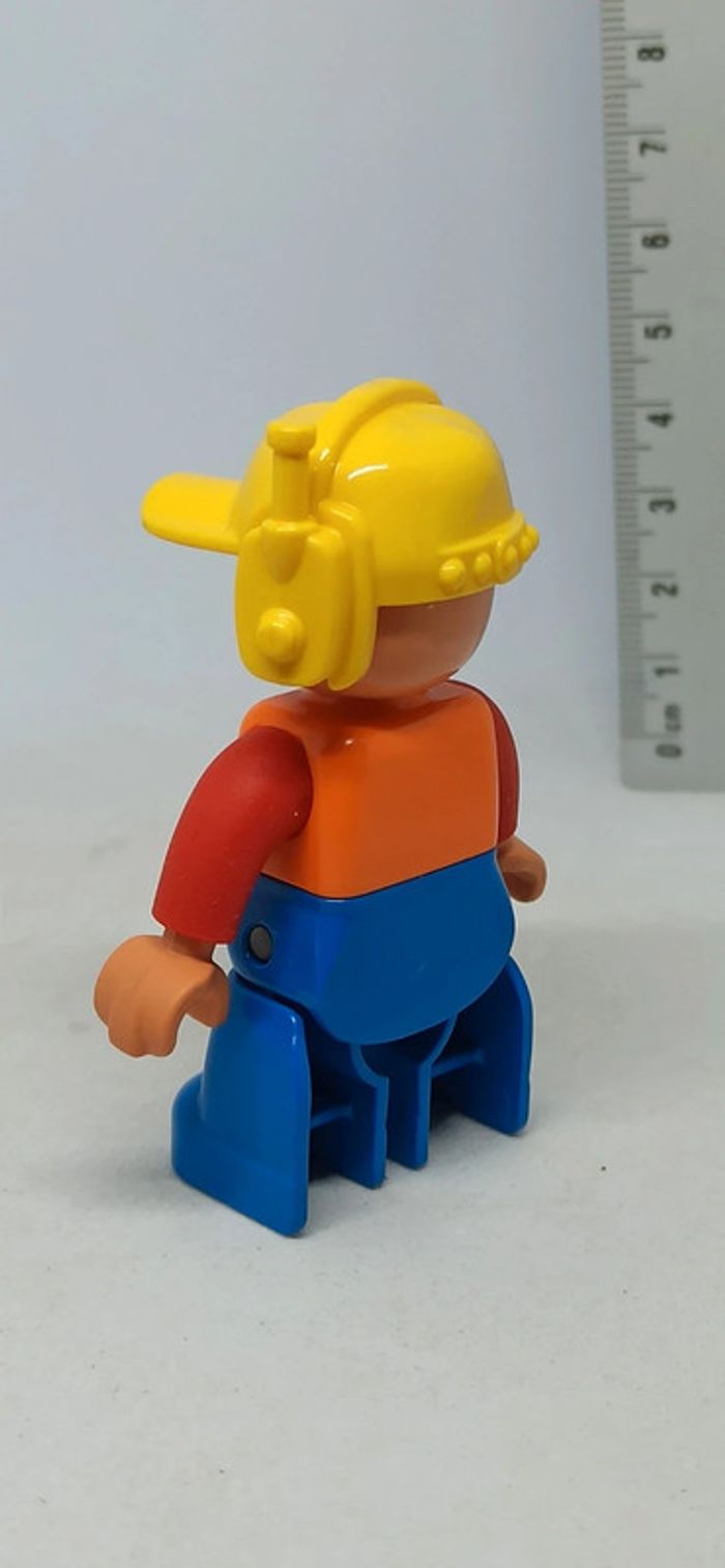 Homme avec casque jaune lego duplo - photo numéro 3