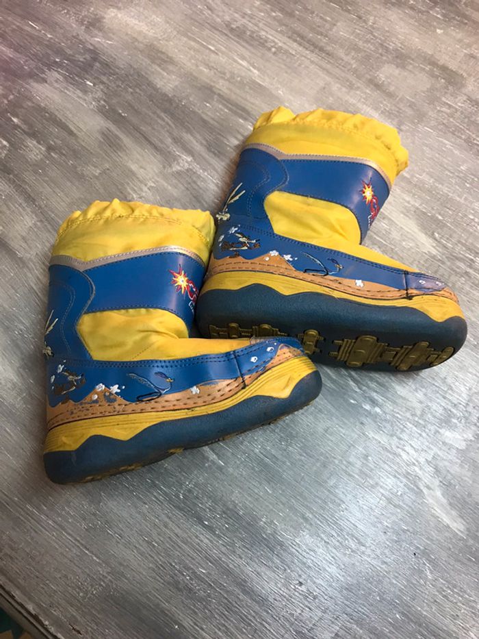 Boots de neige jaune et bleu. - photo numéro 4