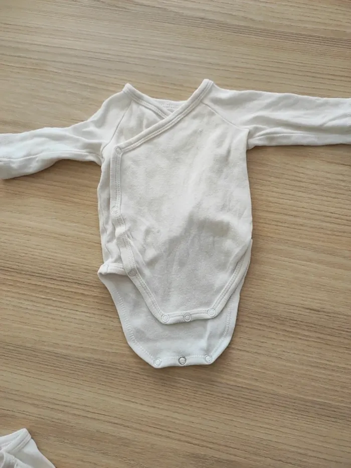 Lot 8 bodys 1 mois satisfaisant - photo numéro 10