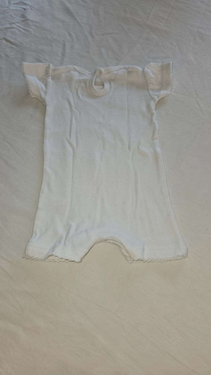 Combishort blanc fleurs 🌸- 3 mois - photo numéro 4