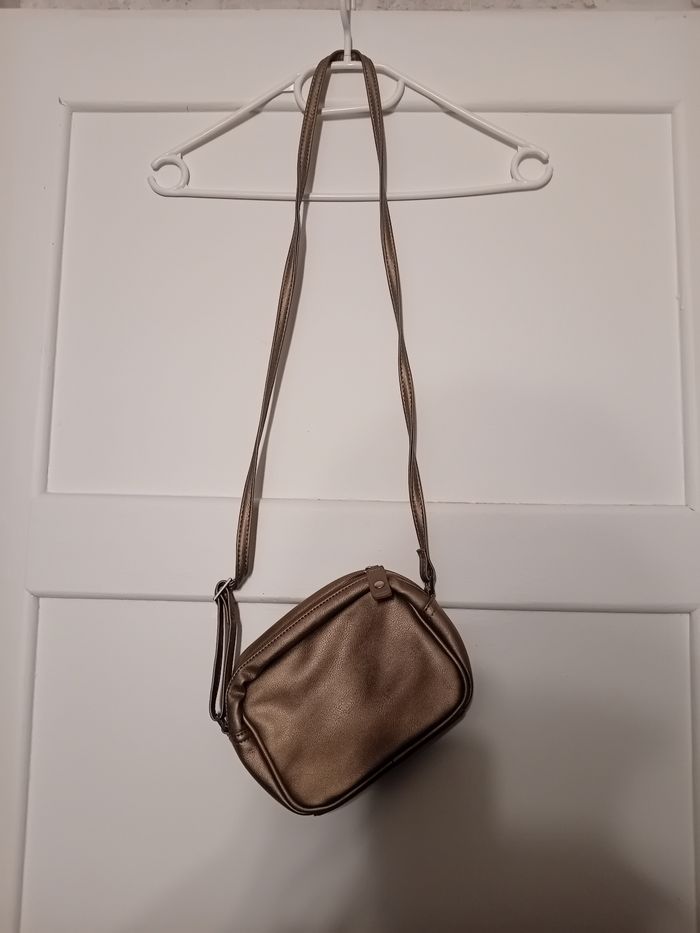 Petit sac brillant doré