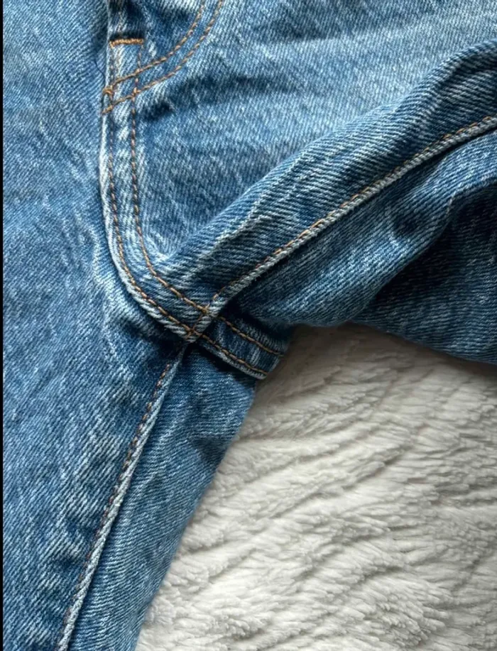 Jean Levi’s femme Wedgie Straight L28 36/38 S/M Premium Bleu taille haute 7/8 eme cropped effiloché - photo numéro 10