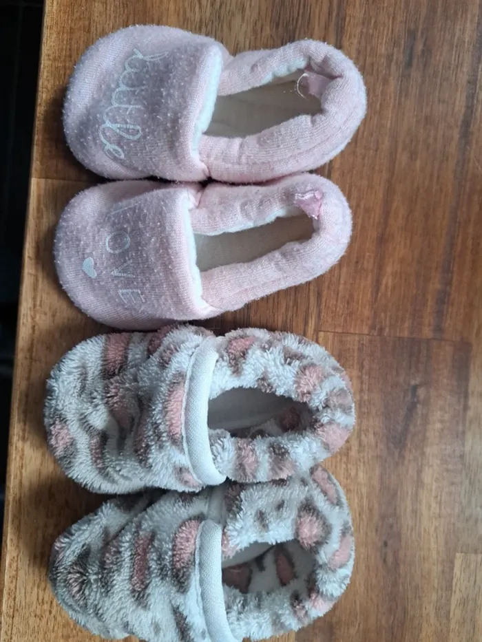 2 paires petits chaussons - photo numéro 2