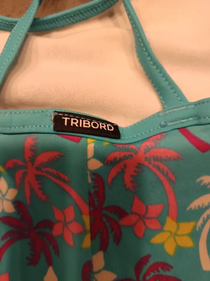 Vends lot de 2 maillots de bain 1 pièce nabaiji et tribord taille 10 ans. - photo numéro 9
