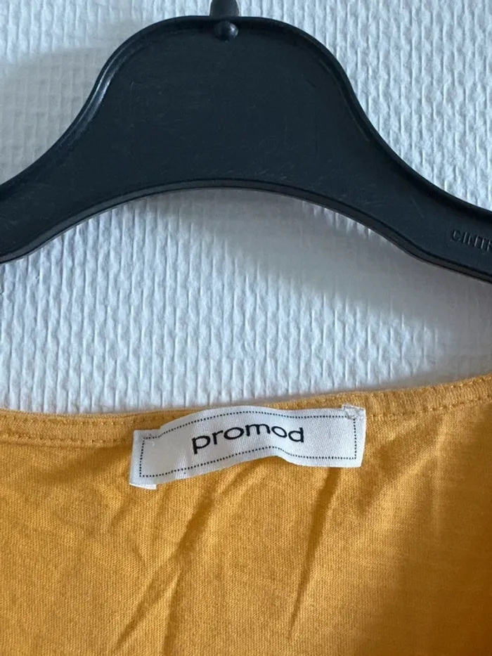 T shirt jaune moutarde - photo numéro 2