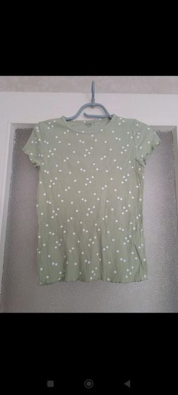 Lot de 2 tee shirt kaki et écru 12 ans