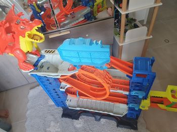 Garage ultimate dragon hot wheels